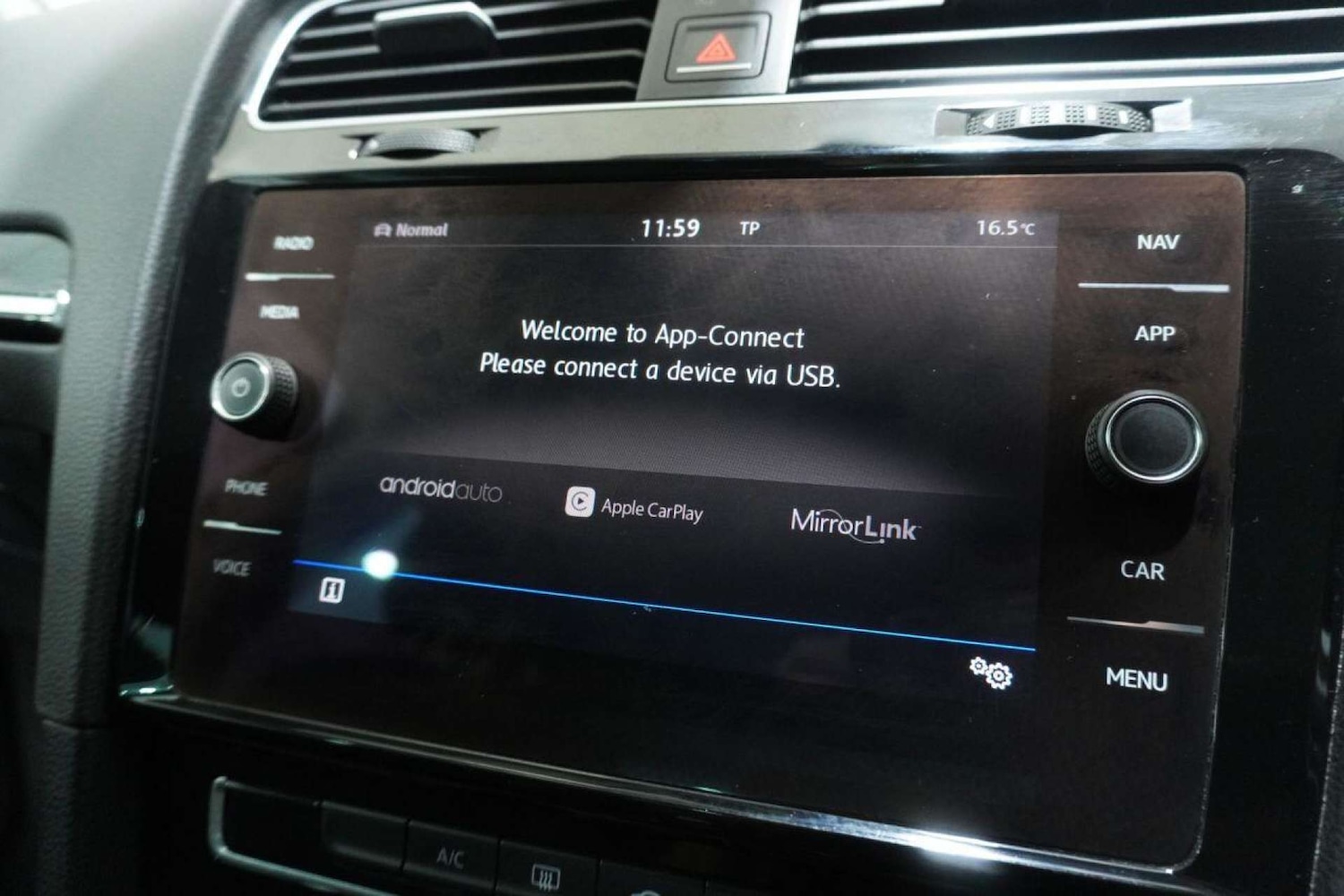 Used Volkswagen Golf 2017 for sale - 77061690: Photo 83