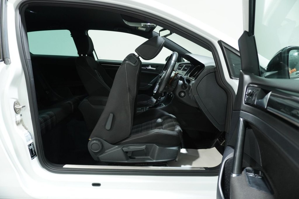 Used Volkswagen Golf 2016 for sale - 76820939: Photo 16