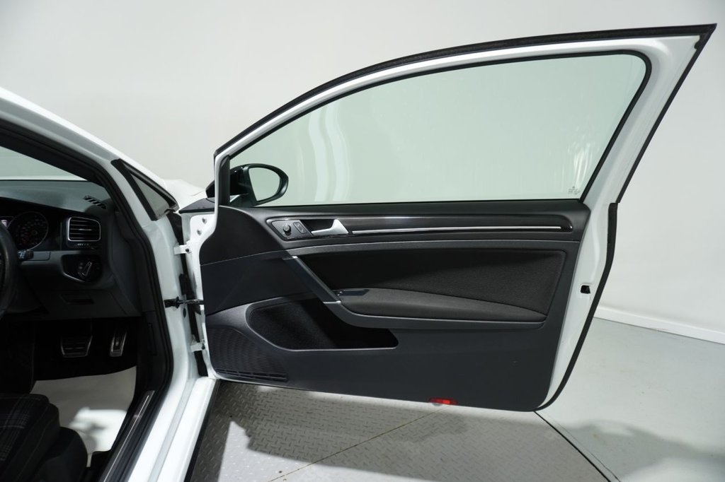 Used Volkswagen Golf 2016 for sale - 76820939: Photo 28