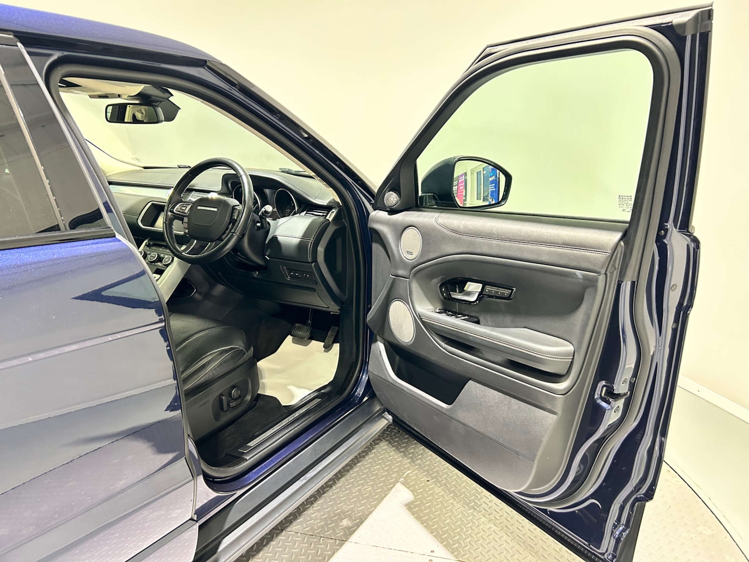 Used Land Rover Range Rover Evoque 2017 for sale - 77200703: Photo 33