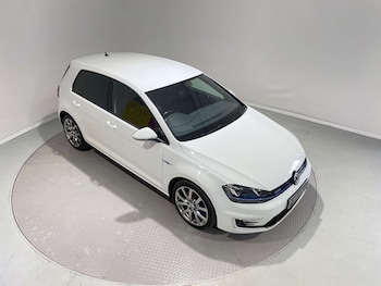 Used Volkswagen Golf 2016 for sale - 77950372: Photo