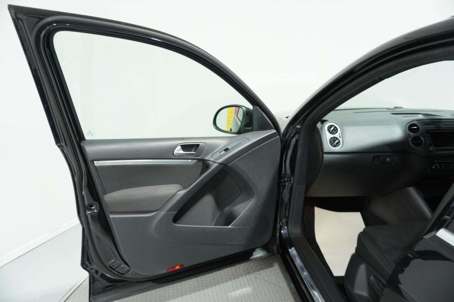 Used Volkswagen Tiguan 2014 for sale - 77061681: Photo 31