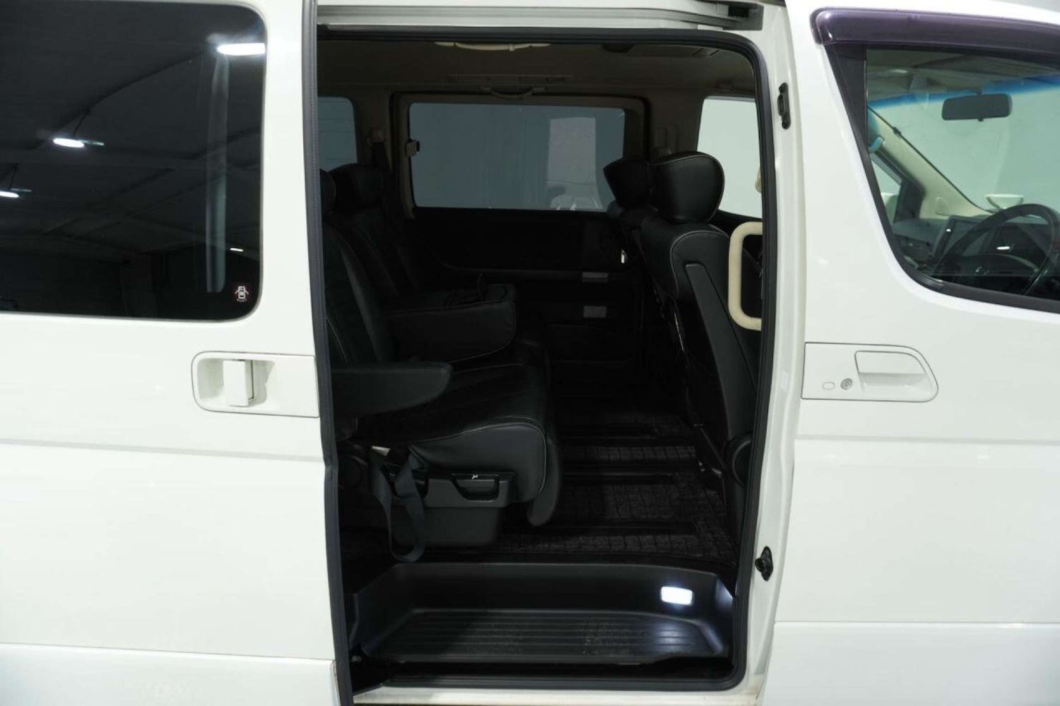 Used Nissan Elgrand 2025 for sale - 77061668: Photo 16