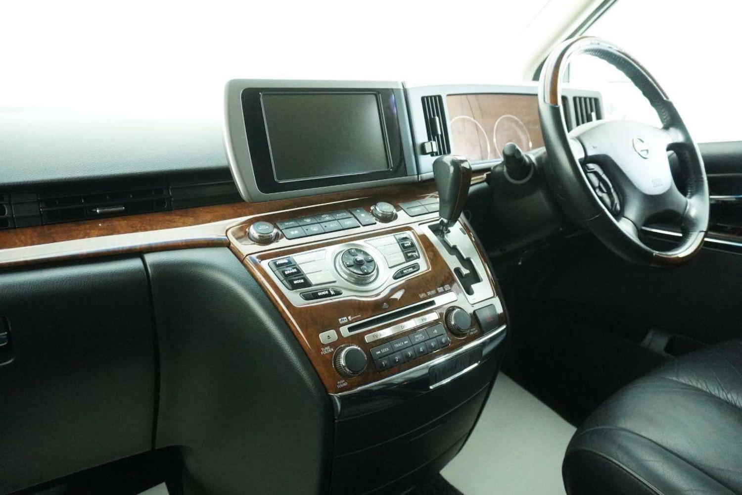 Used Nissan Elgrand 2025 for sale - 77061668: Photo 37