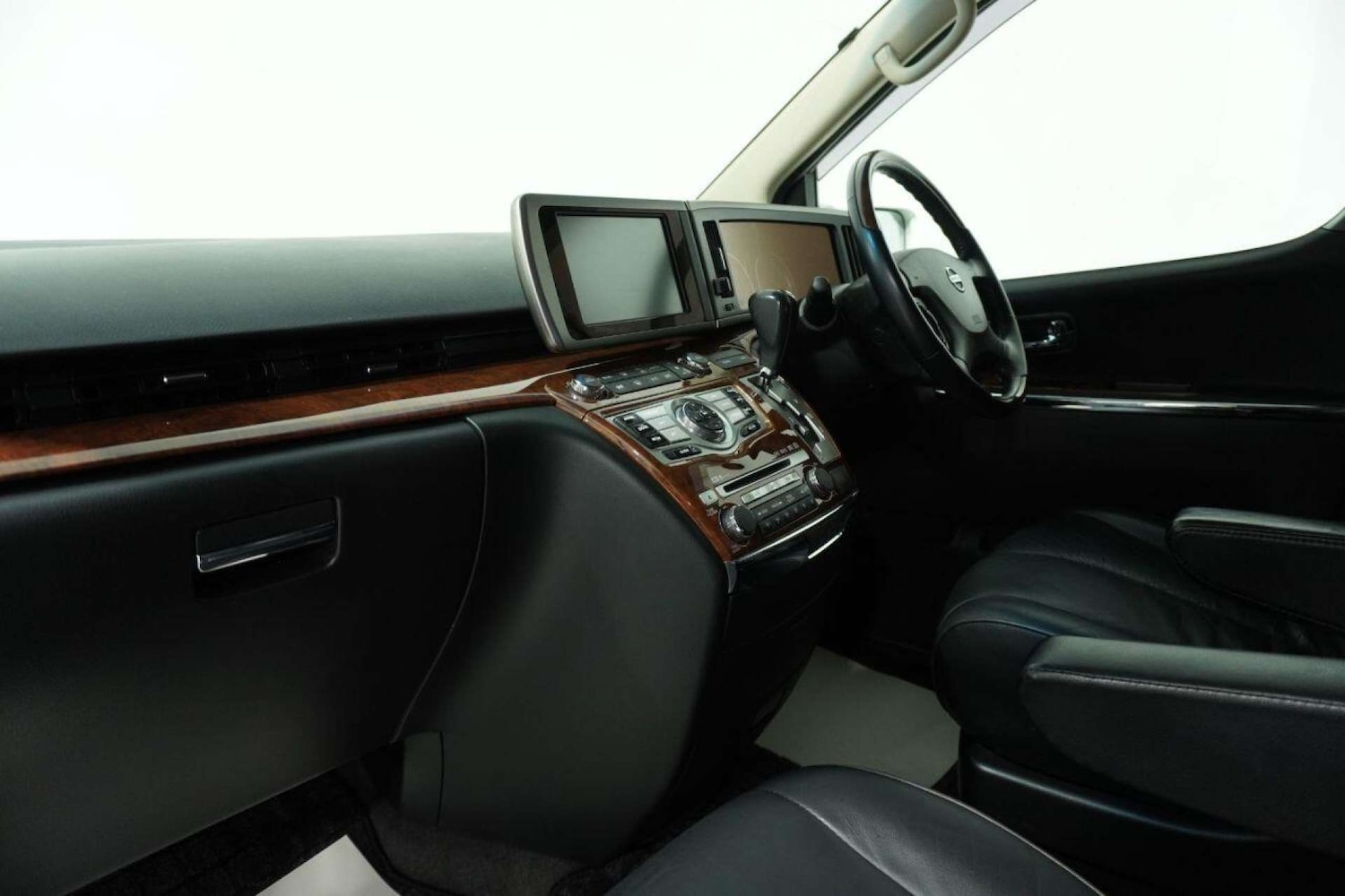 Used Nissan Elgrand 2025 for sale - 77061668: Photo 46