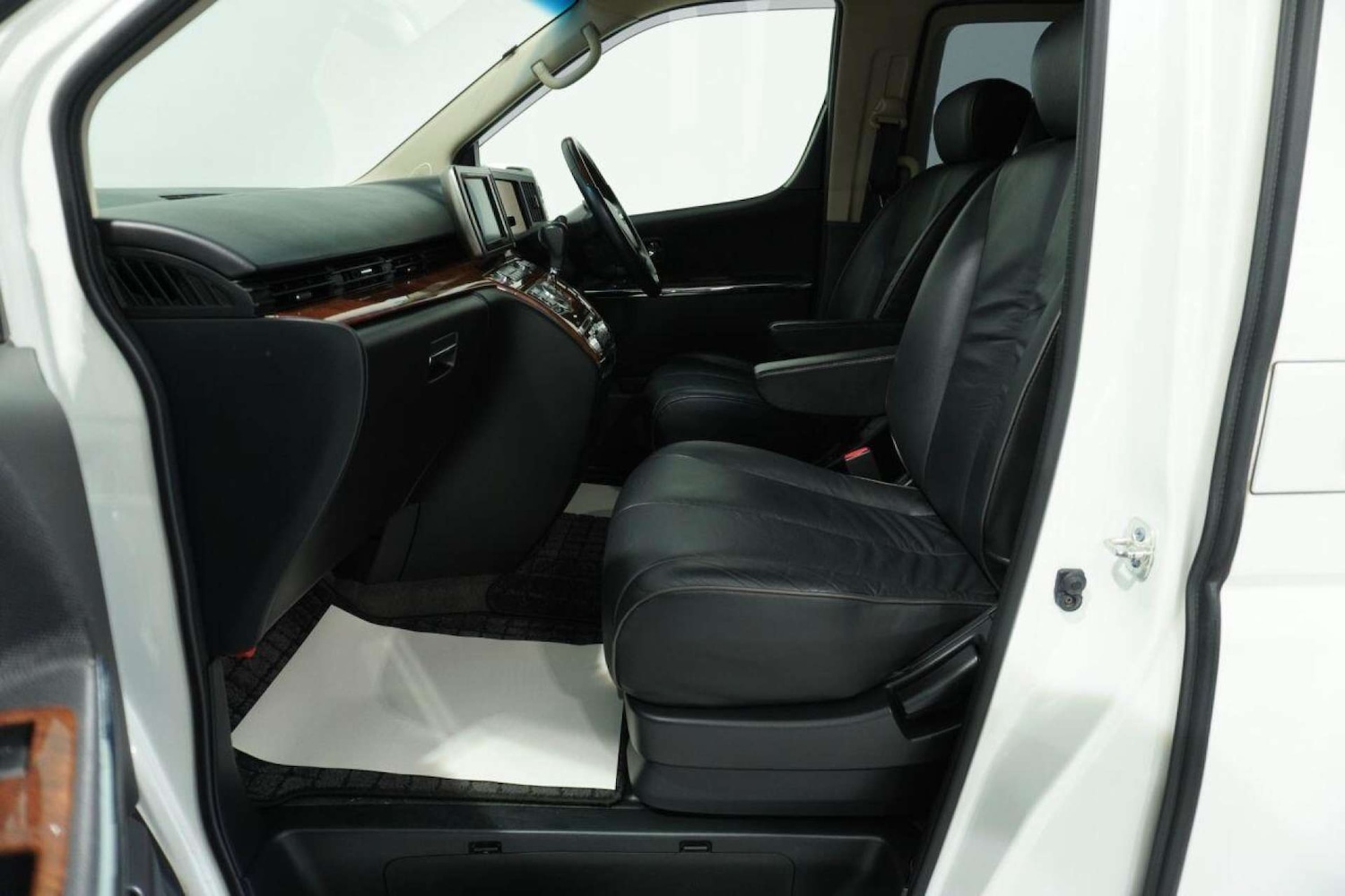 Used Nissan Elgrand 2025 for sale - 77061668: Photo 47