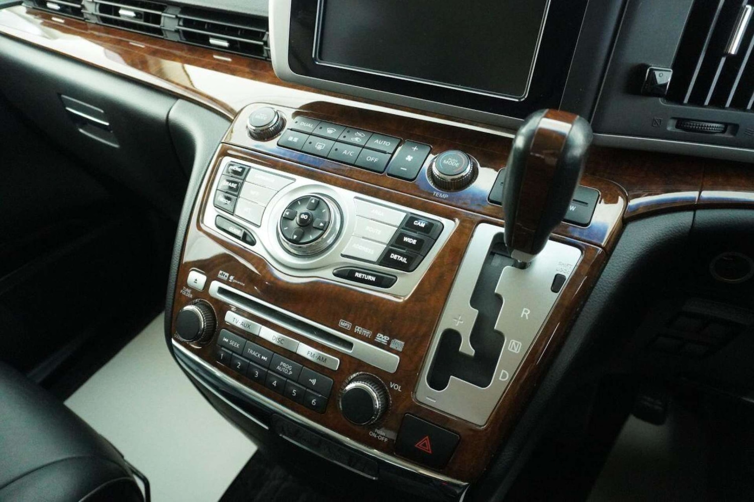 Used Nissan Elgrand 2025 for sale - 77061668: Photo 74