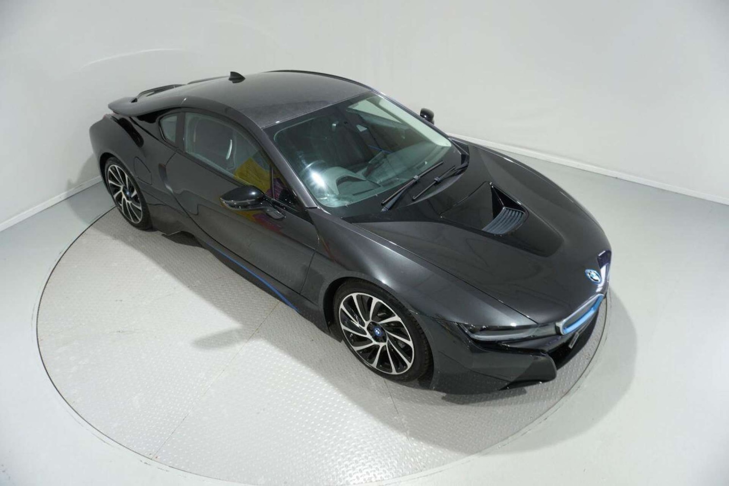 Used BMW i8 2015 for sale - 77113511: Photo 3