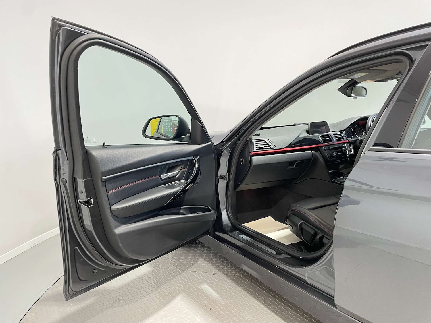 Used BMW 3 Series 2015 for sale - 78152413: Photo 26