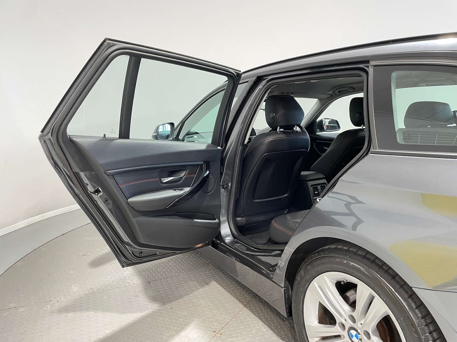 Used BMW 3 Series 2015 for sale - 78152413: Photo 27