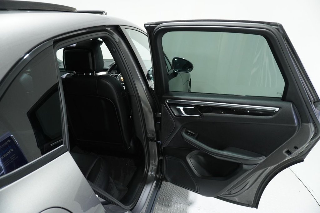 Used Porsche Macan 2015 for sale - 76820264: Photo 35