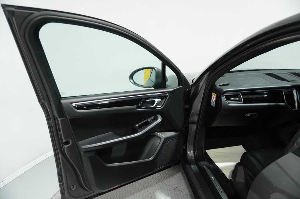 Used Porsche Macan 2015 for sale - 76820264: Photo 36