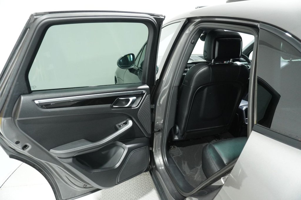 Used Porsche Macan 2015 for sale - 76820264: Photo 37