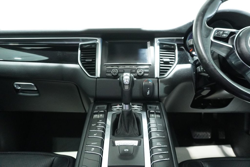 Used Porsche Macan 2015 for sale - 76820264: Photo 42