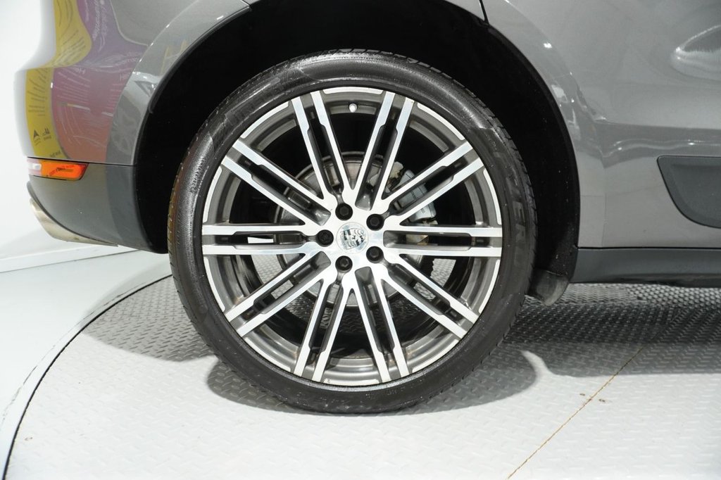 Used Porsche Macan 2015 for sale - 76820264: Photo 8