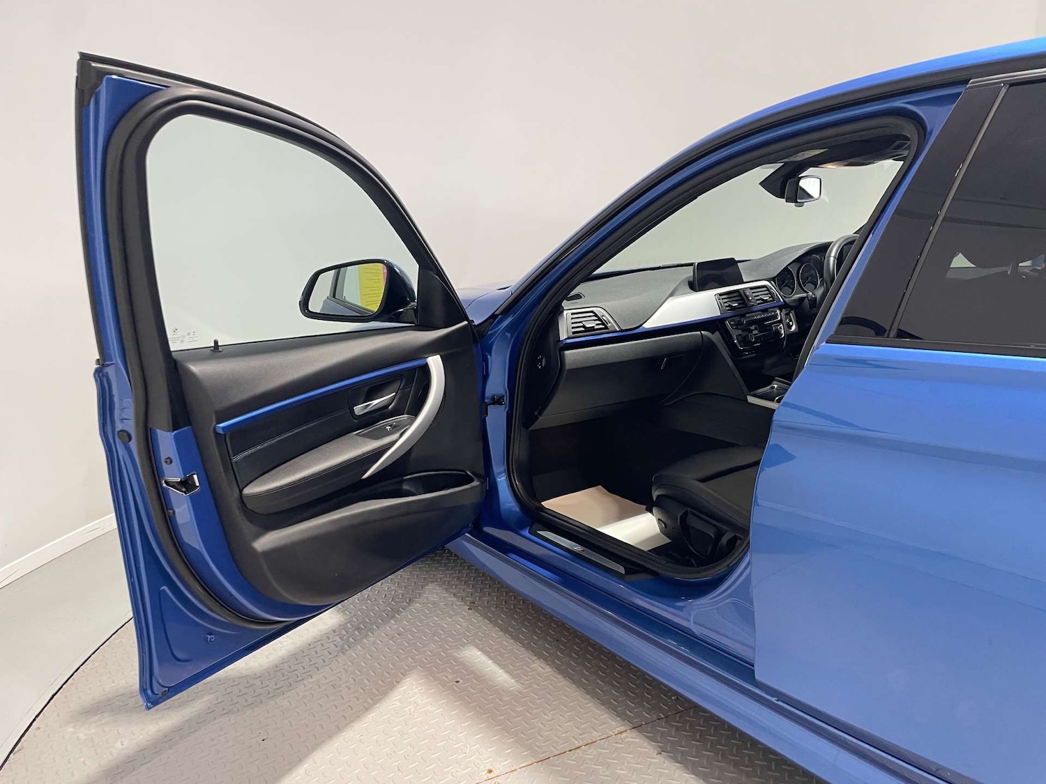 Used BMW 3 Series 2017 for sale - 78144614: Photo 31