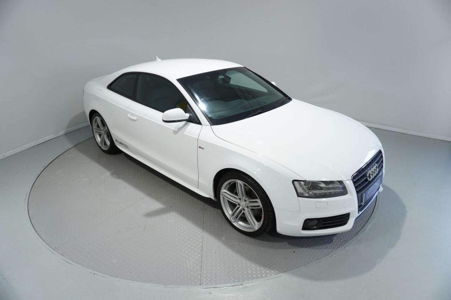 Used Audi A5 2010 for sale - 77061641: Photo 2