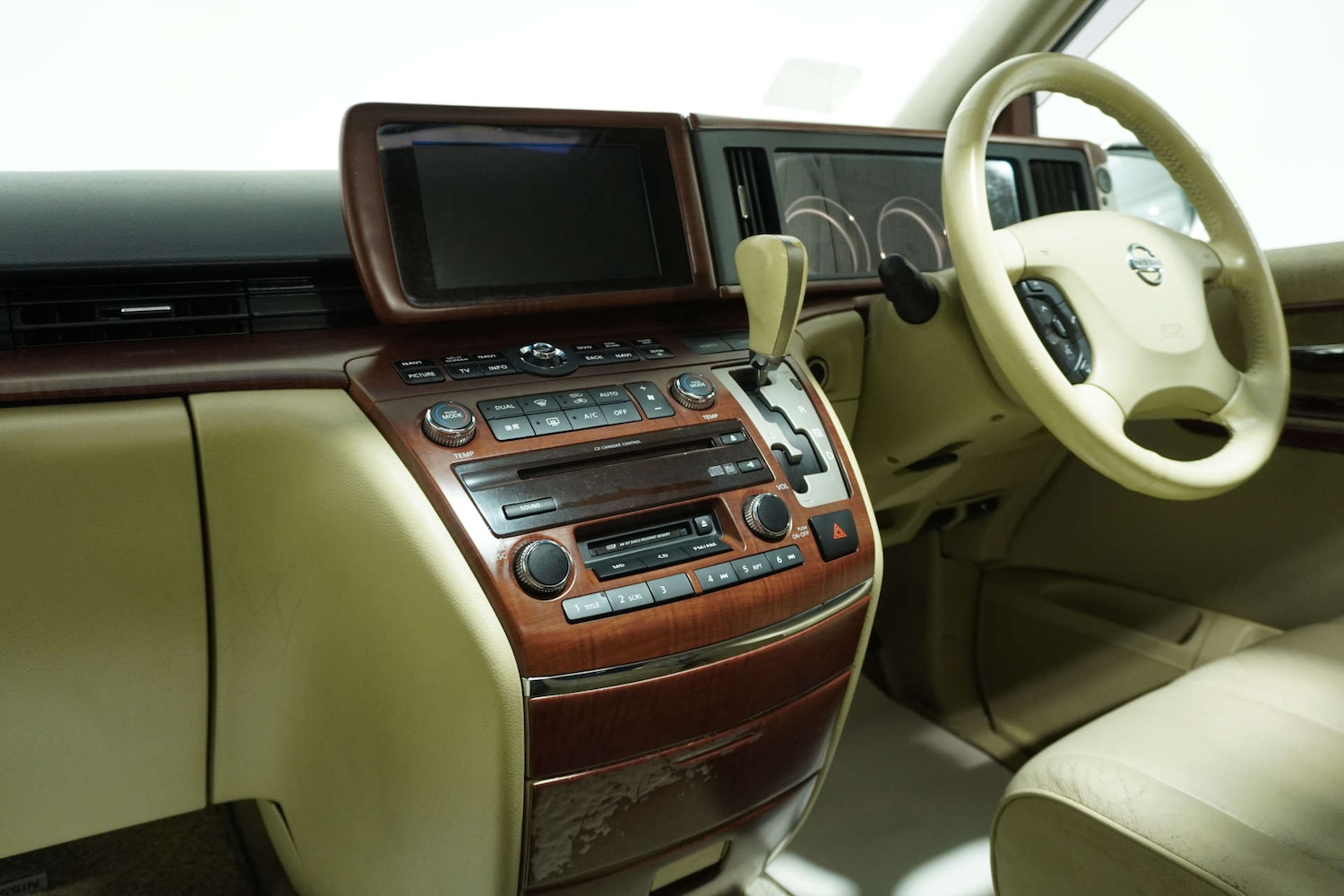 Used Nissan Elgrand 2019 for sale - 77061649: Photo 24