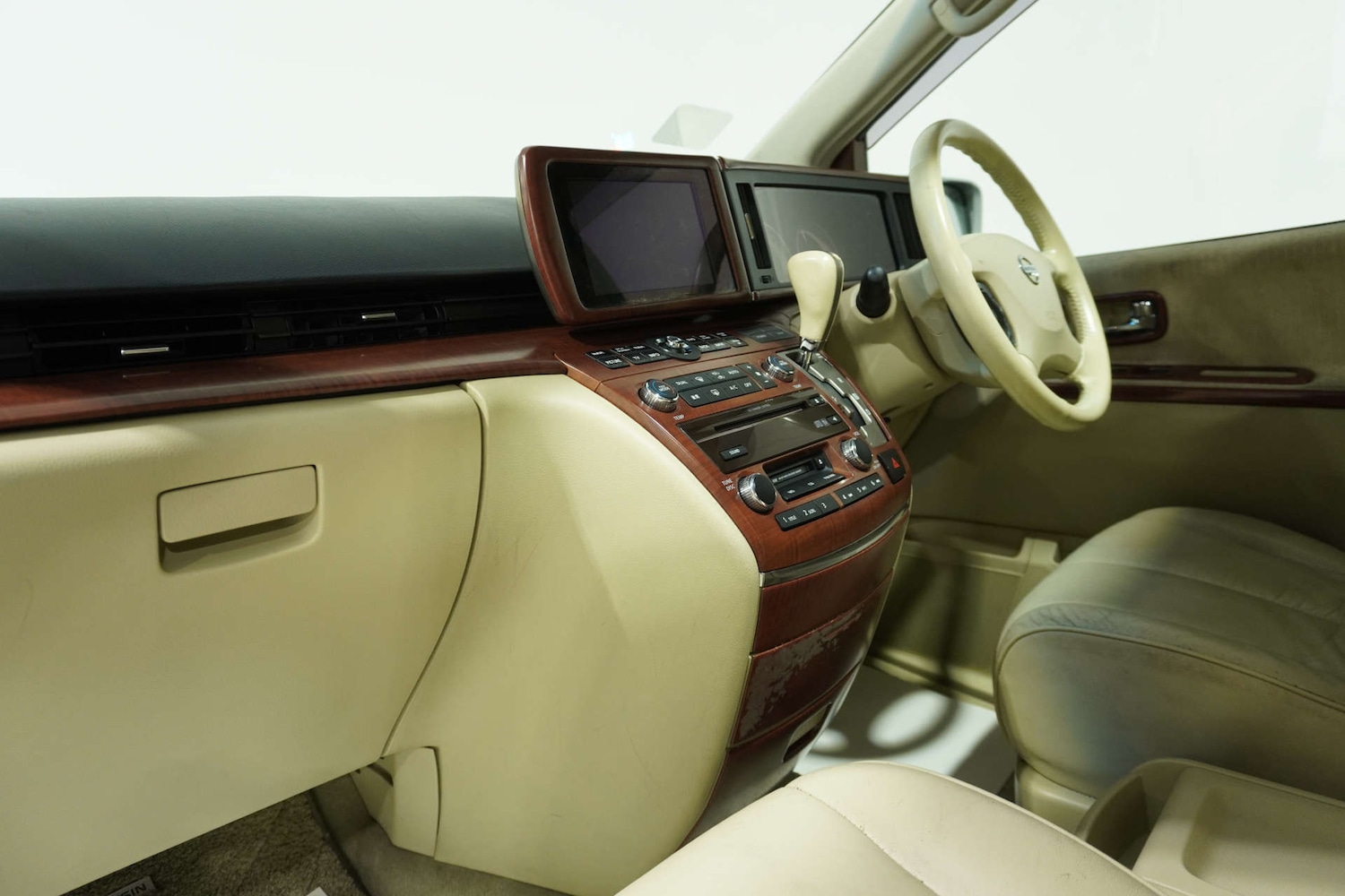 Used Nissan Elgrand 2019 for sale - 77061649: Photo 32