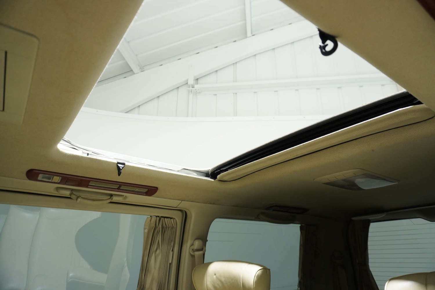 Used Nissan Elgrand 2019 for sale - 77061649: Photo 39