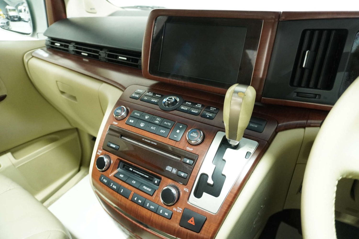 Used Nissan Elgrand 2019 for sale - 77061649: Photo 54