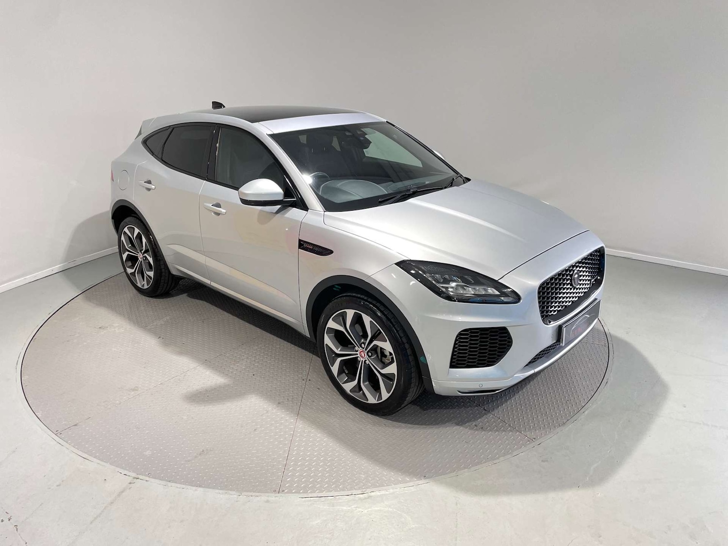 Used Jaguar E-Pace 2020 for sale - 77974178: Photo 2