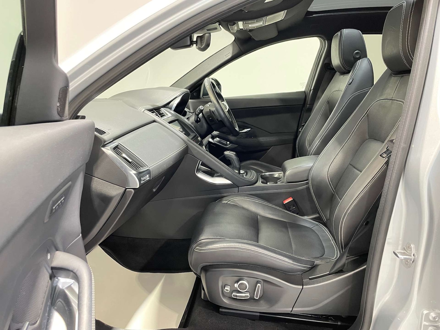 Used Jaguar E-Pace 2020 for sale - 77974178: Photo 38