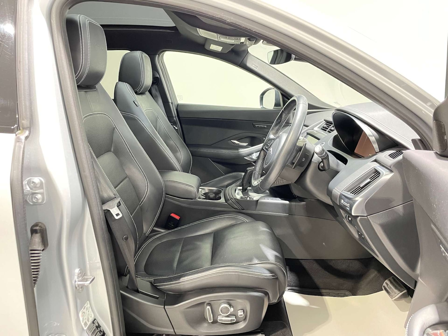 Used Jaguar E-Pace 2020 for sale - 77974178: Photo 6