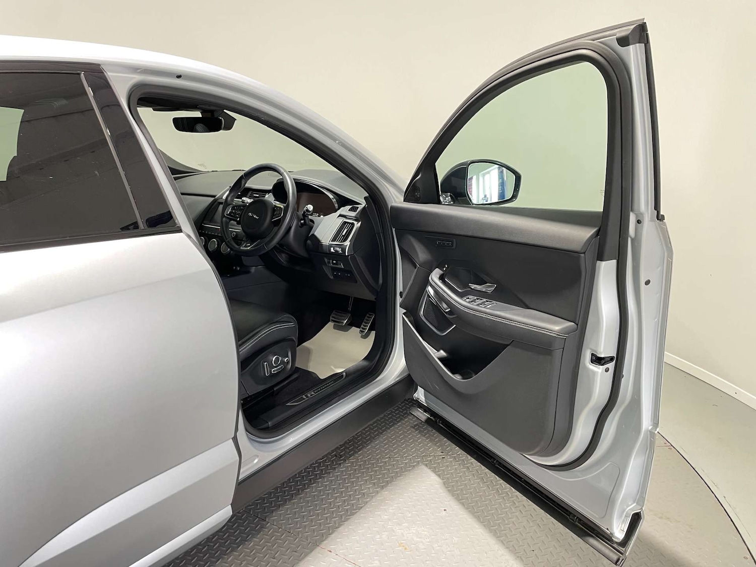 Used Jaguar E-Pace 2020 for sale - 77974178: Photo 7