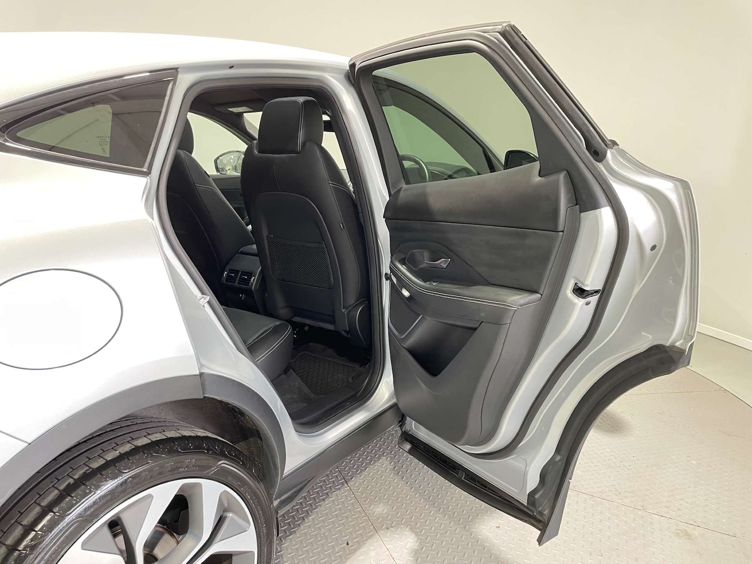 Used Jaguar E-Pace 2020 for sale - 77974178: Photo 8