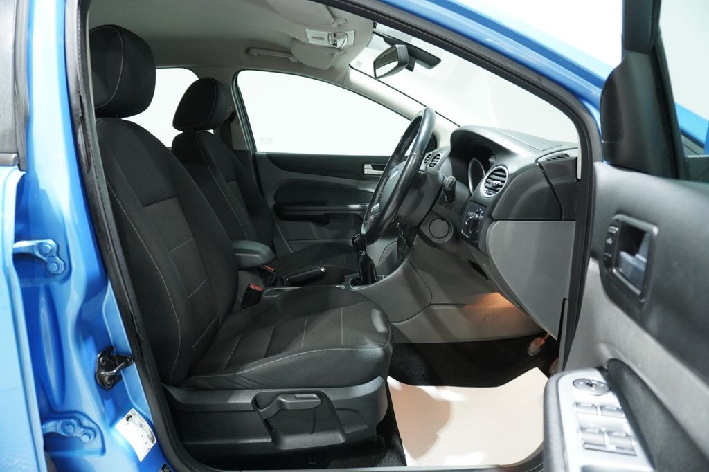 Used Ford Focus 2010 for sale - 76820608: Photo 13