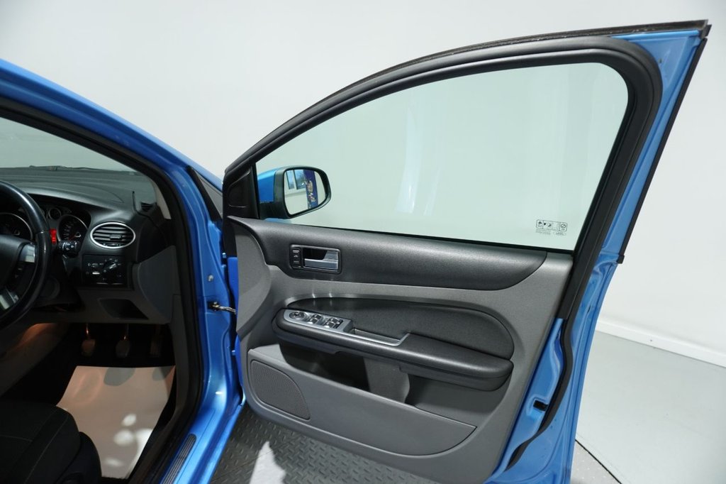 Used Ford Focus 2010 for sale - 76820608: Photo 31