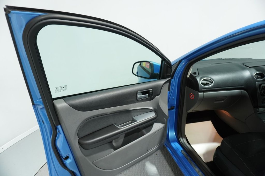 Used Ford Focus 2010 for sale - 76820608: Photo 33