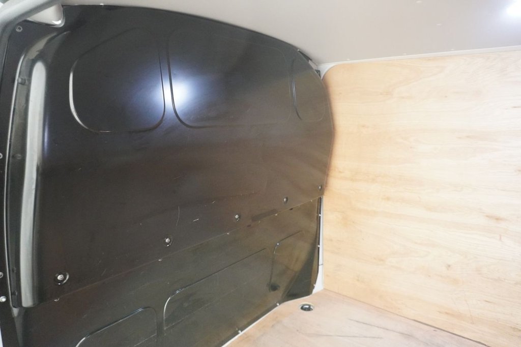 Used Volkswagen Transporter 2021 for sale - 76820310: Photo 19