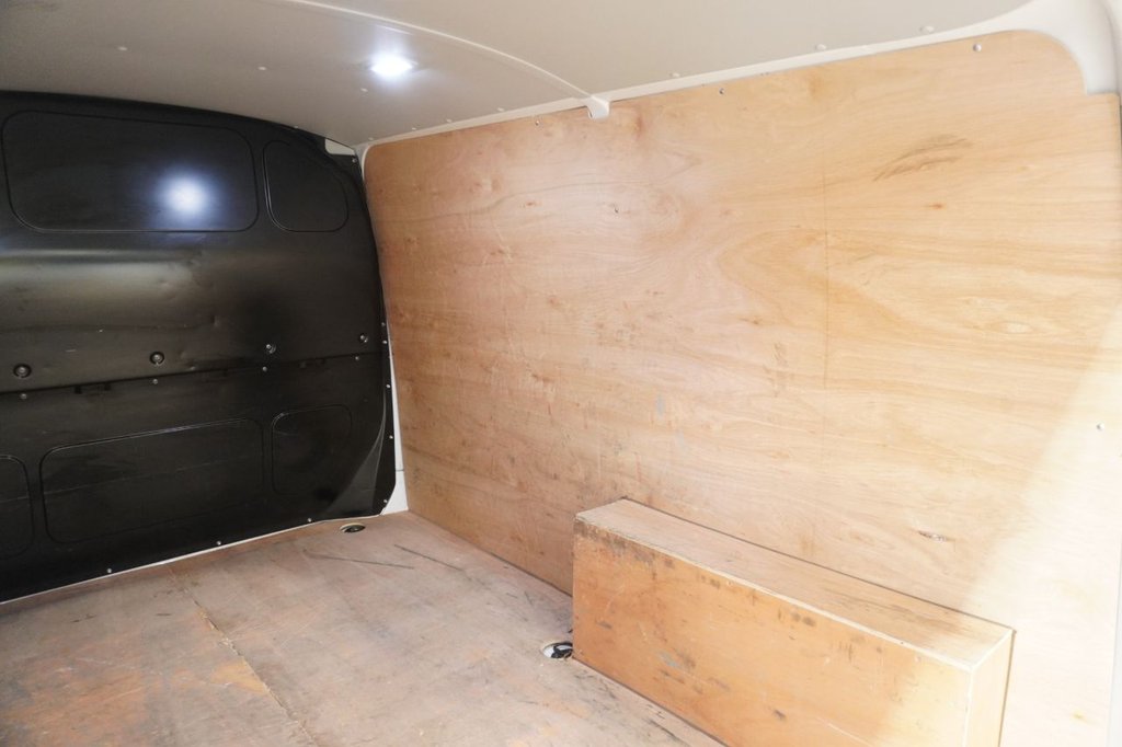 Used Volkswagen Transporter 2021 for sale - 76820310: Photo 29