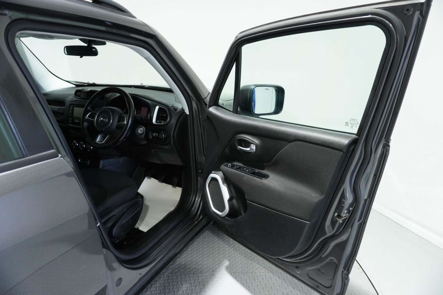 Used Jeep Renegade 2016 for sale - 77061660: Photo 28