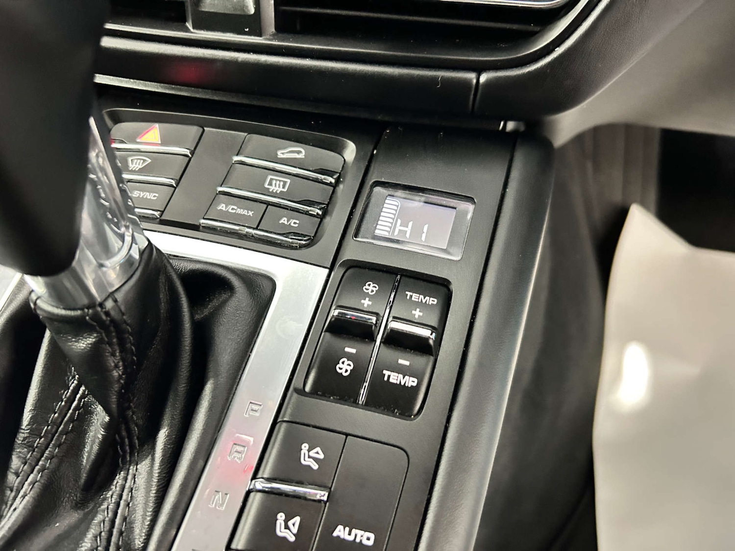 Used Porsche Macan 2019 for sale - 77453623: Photo 59