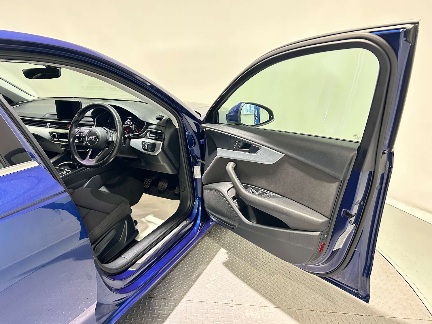 Used Audi A4 2015 for sale - 77172481: Photo 26