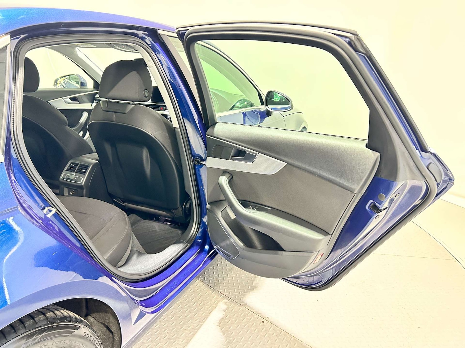 Used Audi A4 2015 for sale - 77172481: Photo 27