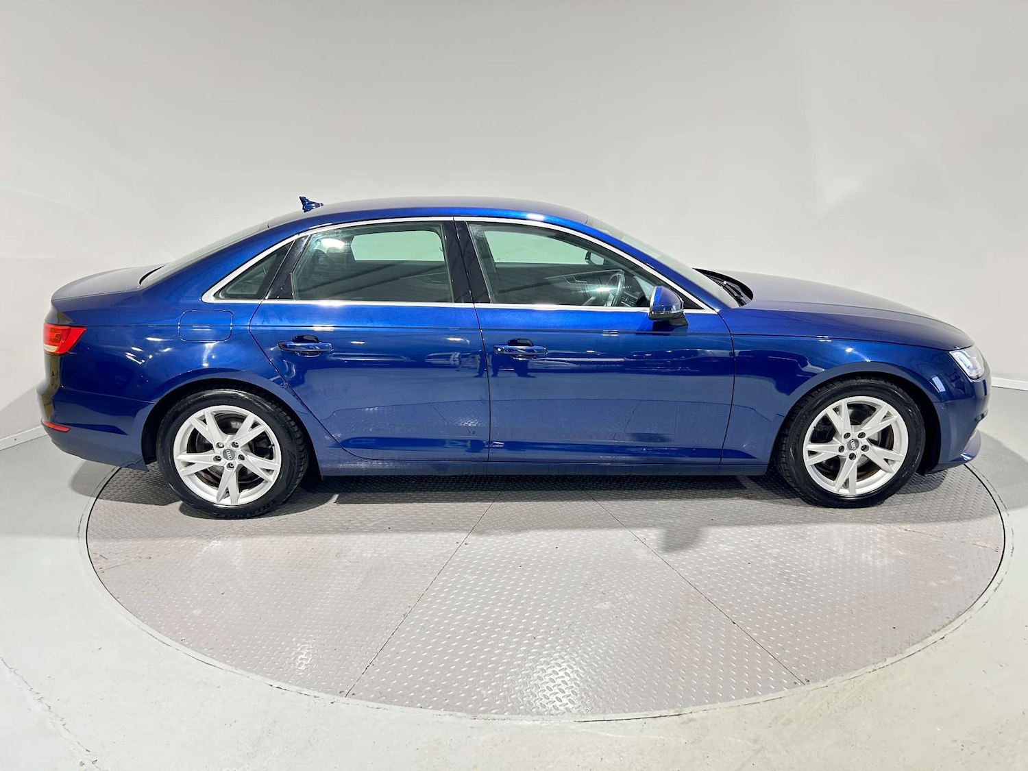 Used Audi A4 2015 for sale - 77172481: Photo 6