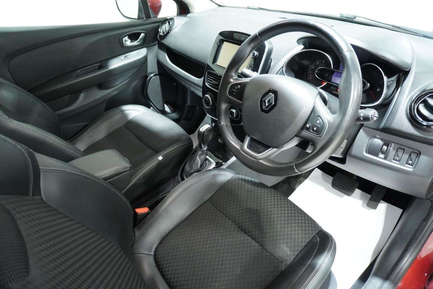 Used Renault Clio 2017 for sale - 77061689: Photo 11