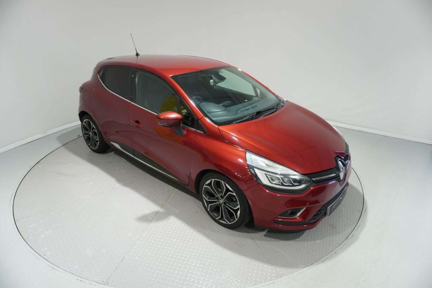 Used Renault Clio 2017 for sale - 77061689: Photo 2