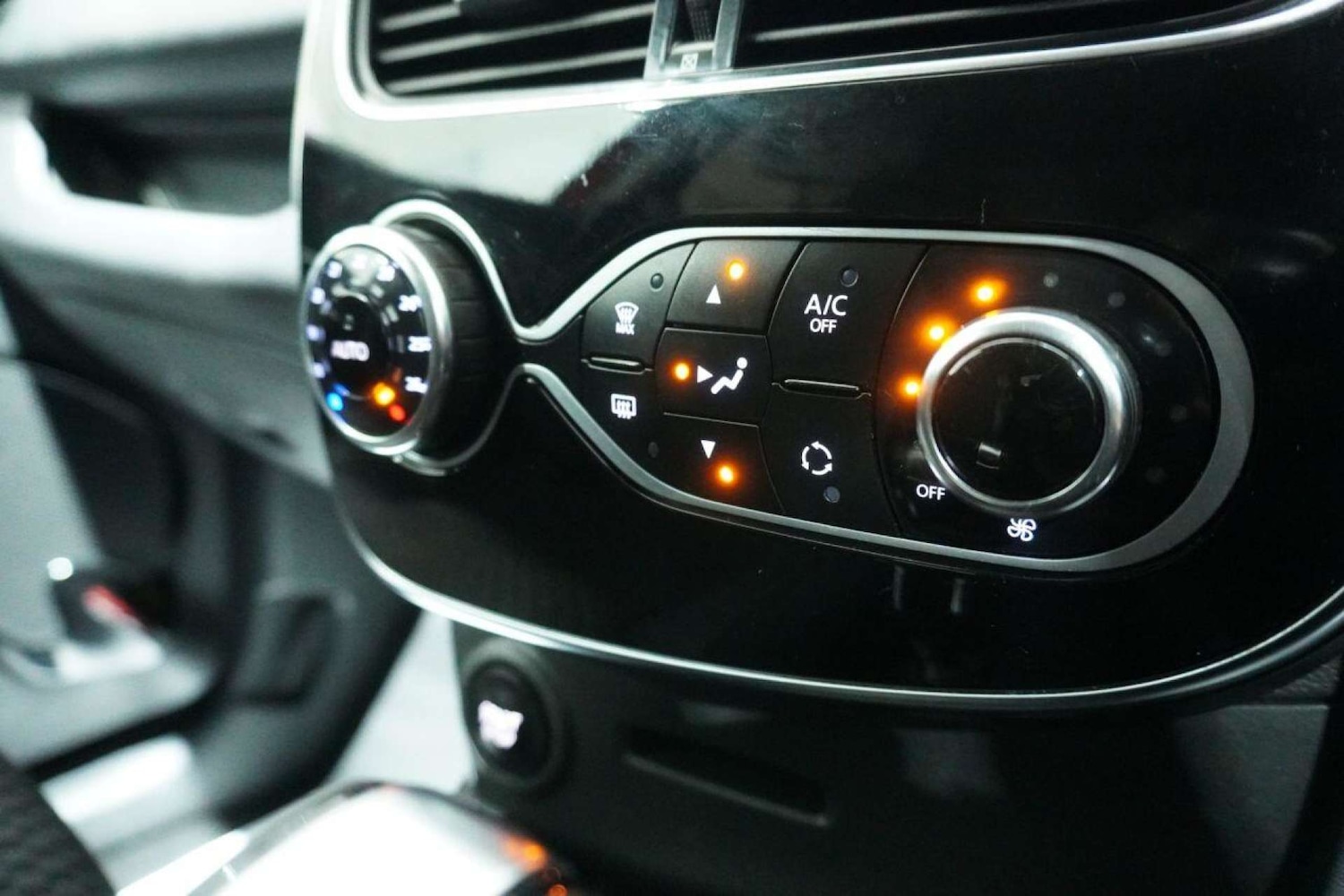 Used Renault Clio 2017 for sale - 77061689: Photo 55