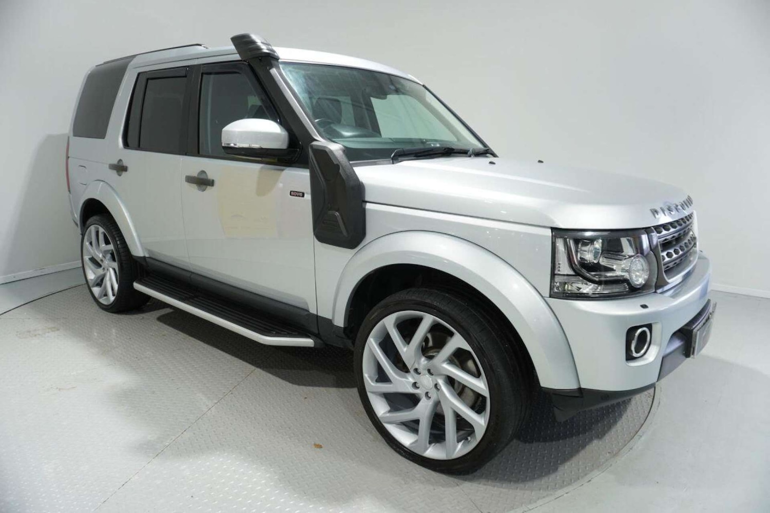 Used Land Rover Discovery 2015 for sale - 77061679: Photo 2