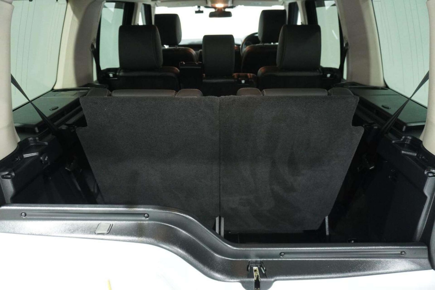 Used Land Rover Discovery 2015 for sale - 77061679: Photo 24