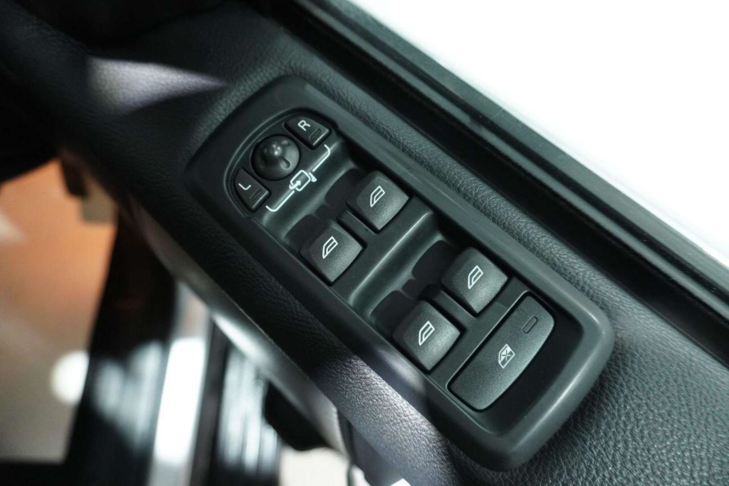 Used Land Rover Discovery 2015 for sale - 77061679: Photo 61