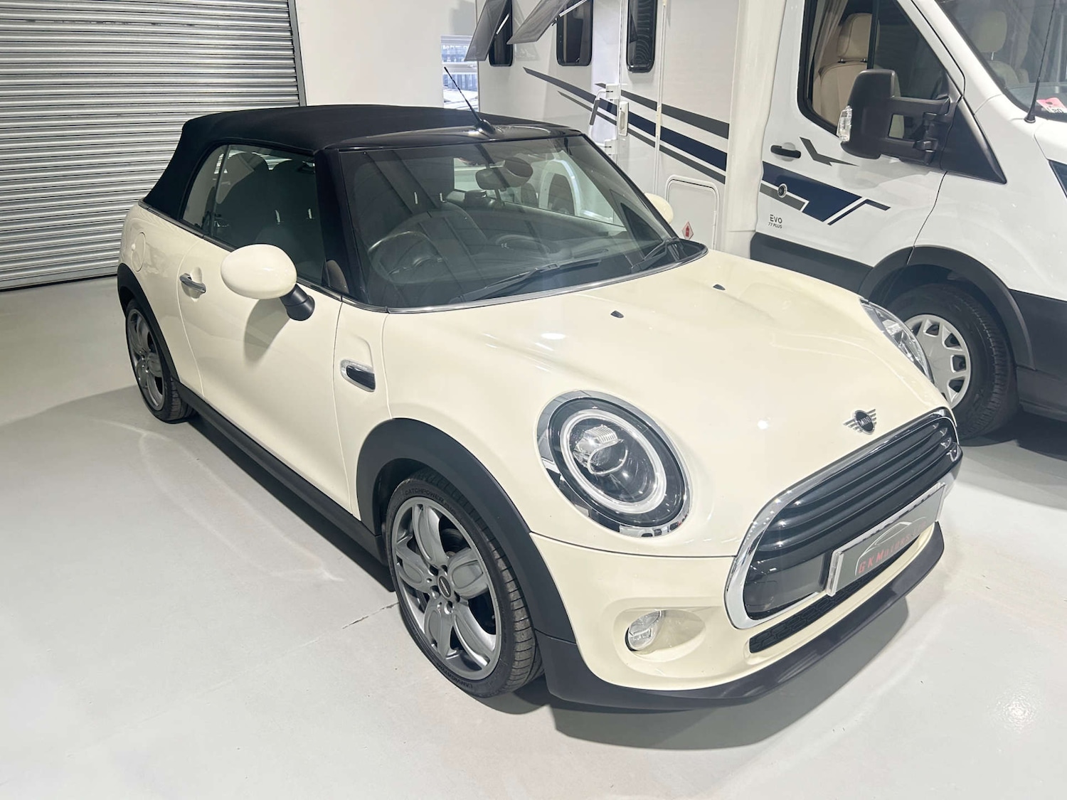Used MINI Convertible 2018 for sale - 77650549: Photo 2
