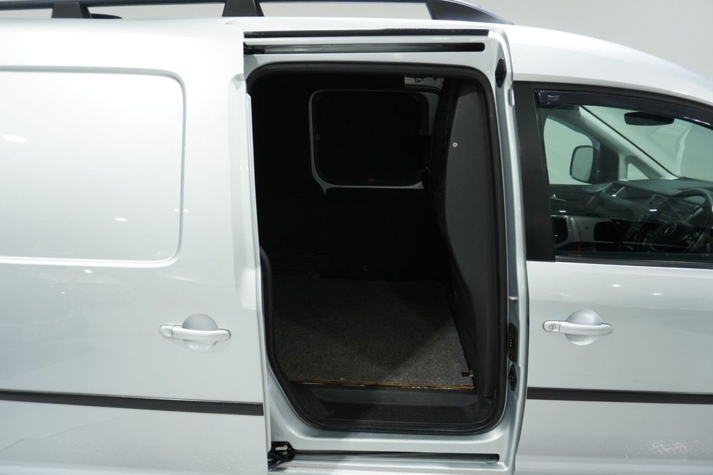 Used Volkswagen Caddy Maxi 2015 for sale - 76820196: Photo 16