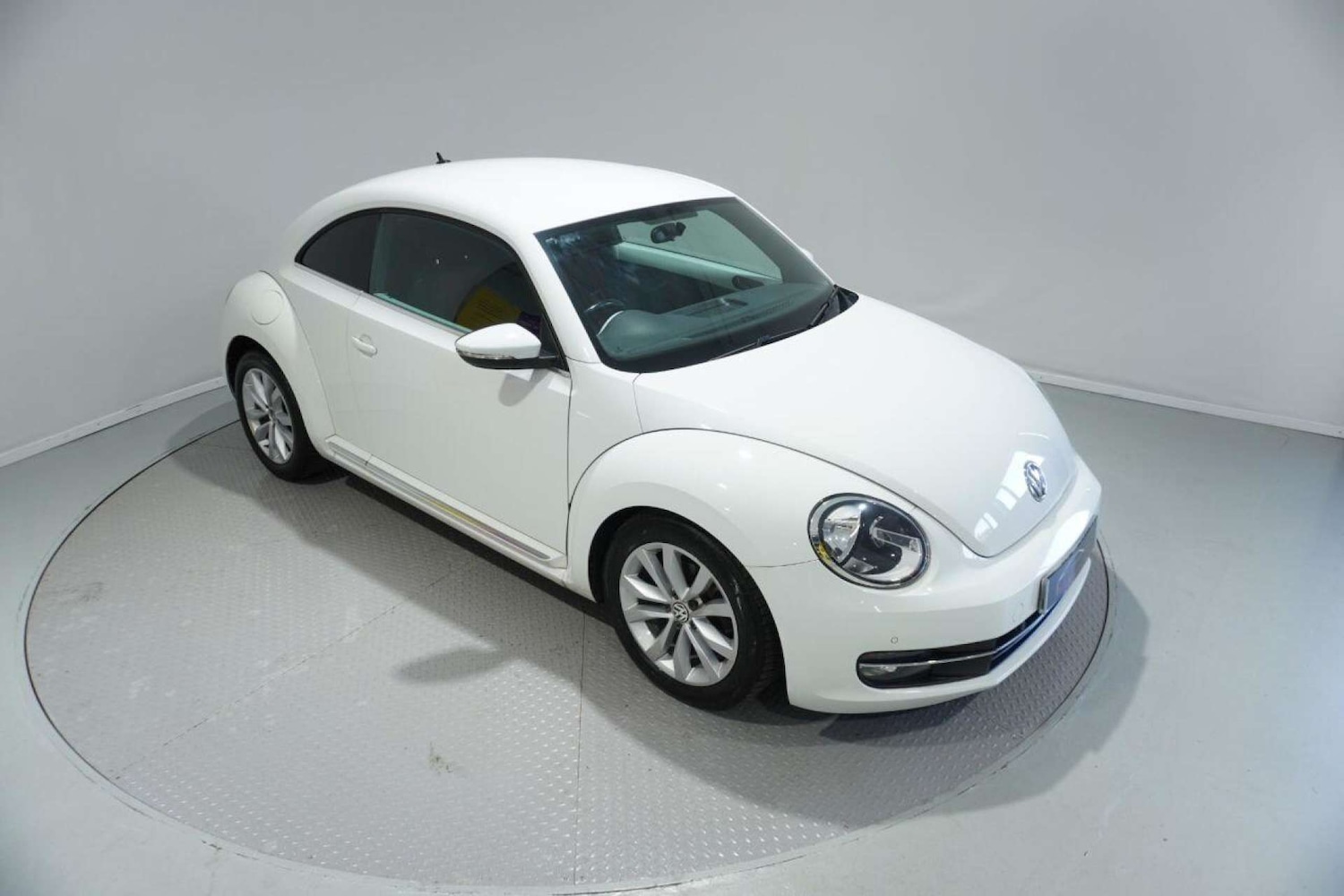 Used Volkswagen Beetle 2016 for sale - 77061630: Photo 2