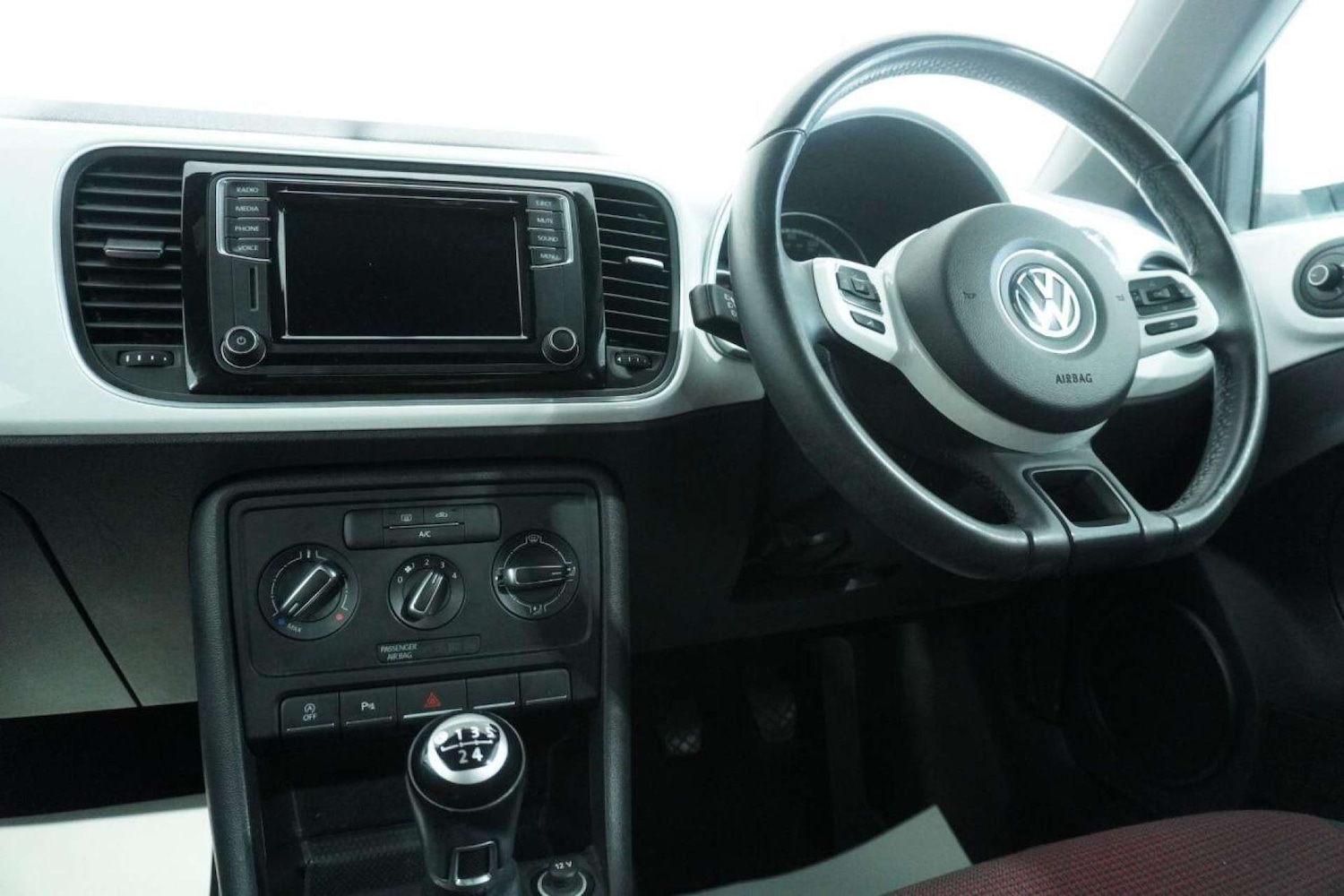 Used Volkswagen Beetle 2016 for sale - 77061630: Photo 24